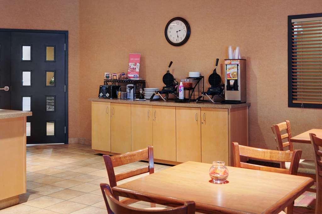 Pomeroy Inn And Suites Chetwynd Restoran foto
