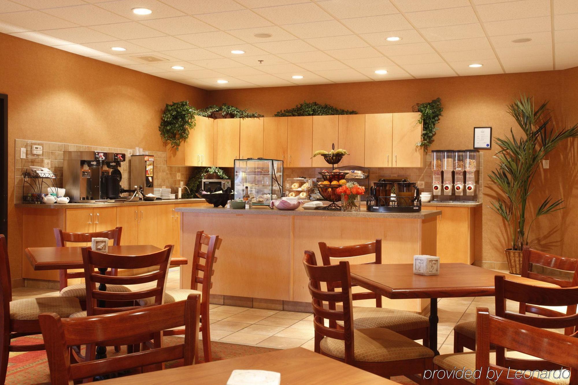 Pomeroy Inn And Suites Chetwynd Bagian luar foto