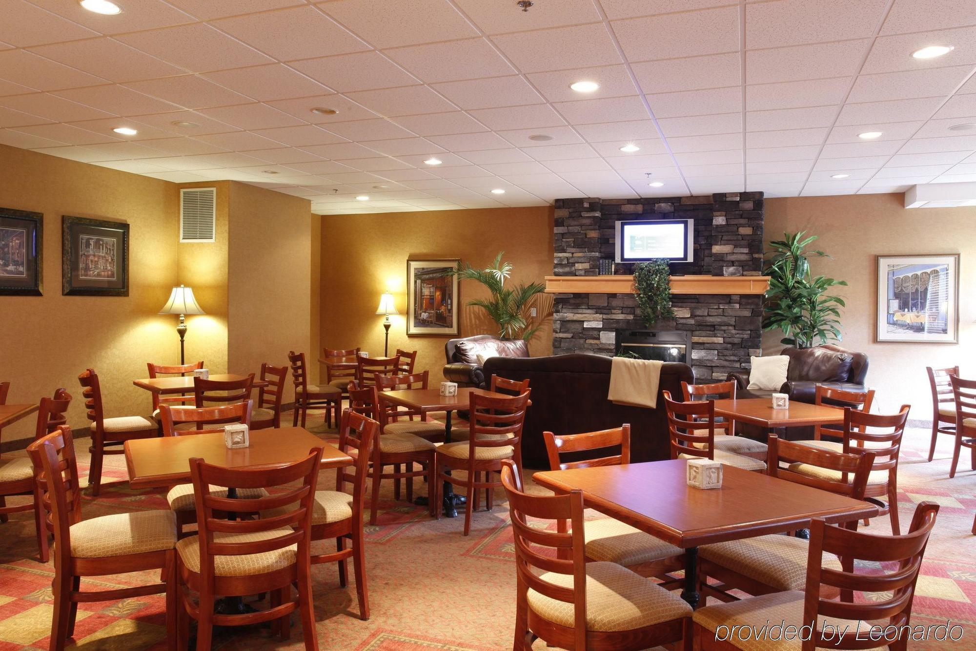 Pomeroy Inn And Suites Chetwynd Bagian luar foto