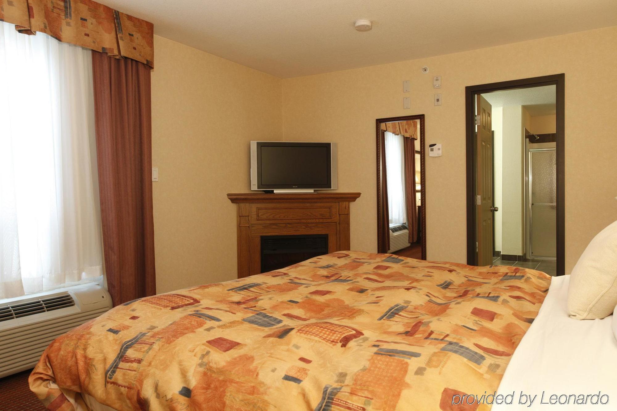 Pomeroy Inn And Suites Chetwynd Bagian luar foto