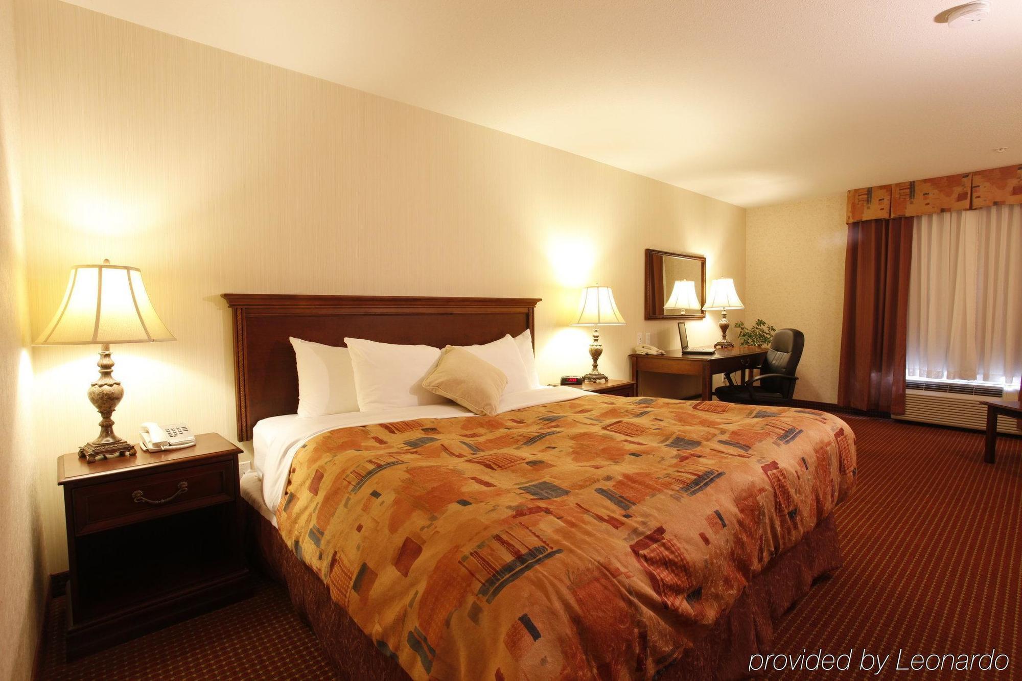 Pomeroy Inn And Suites Chetwynd Bagian luar foto