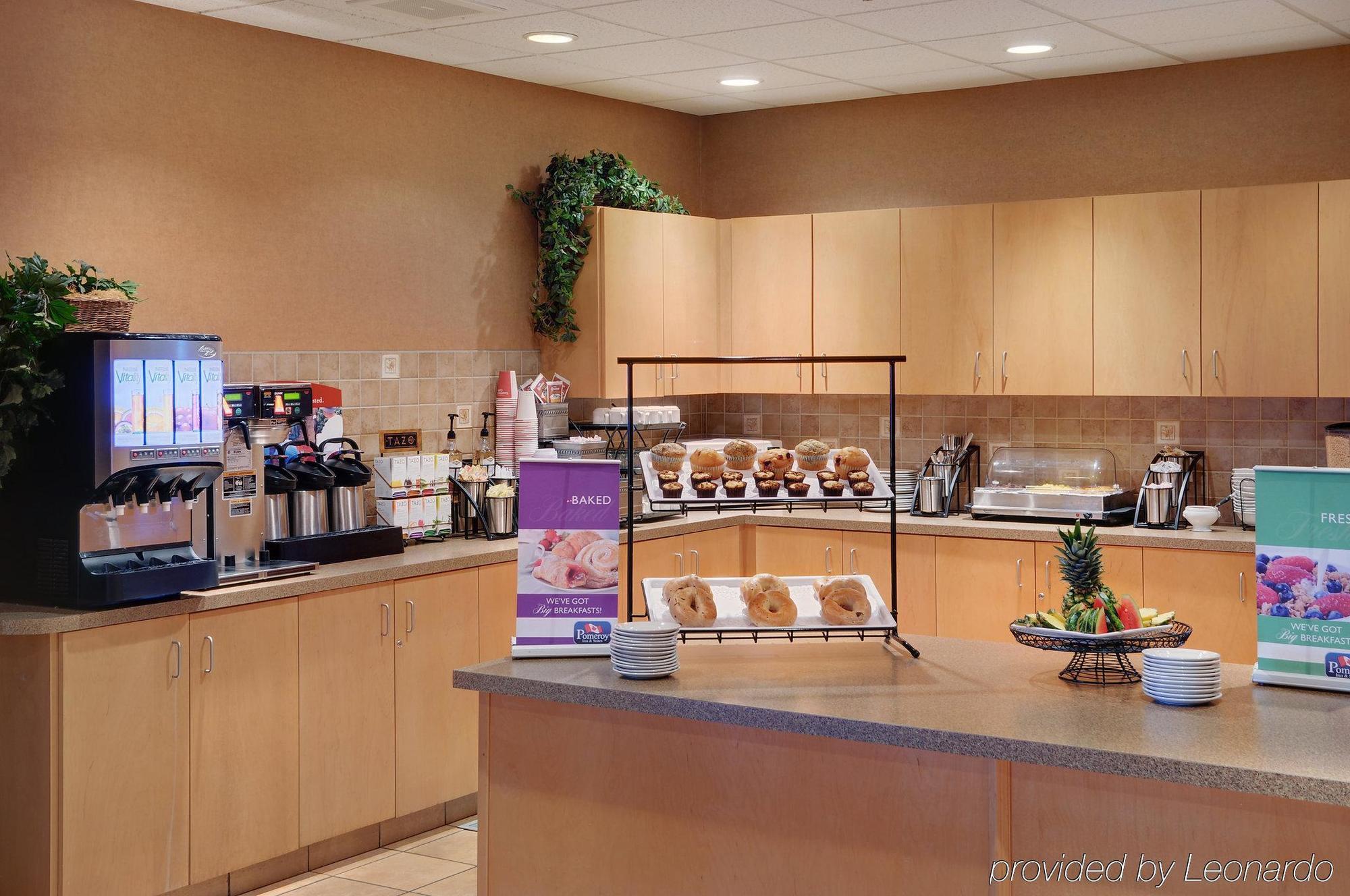 Pomeroy Inn And Suites Chetwynd Bagian luar foto
