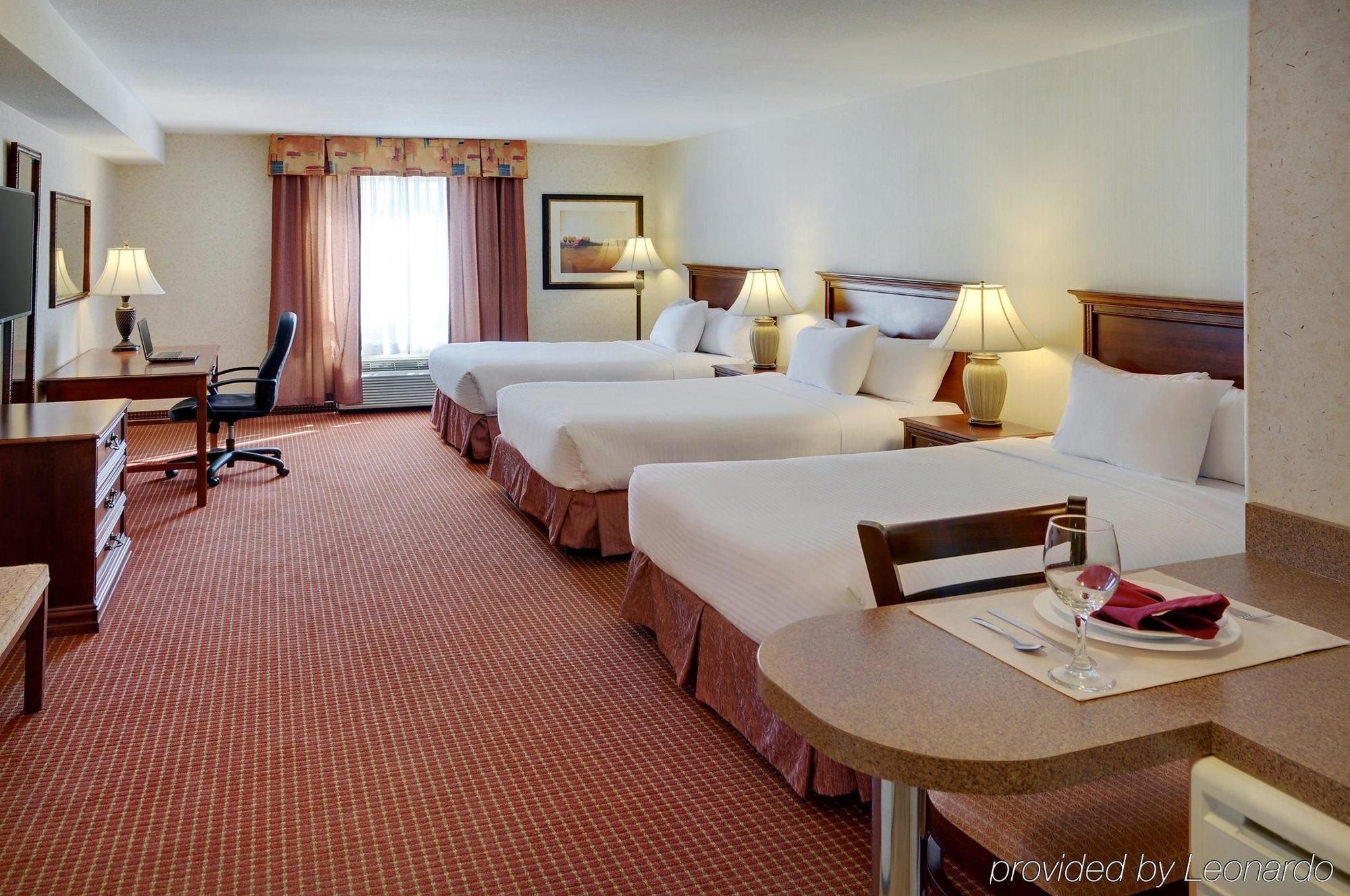 Pomeroy Inn And Suites Chetwynd Bagian luar foto
