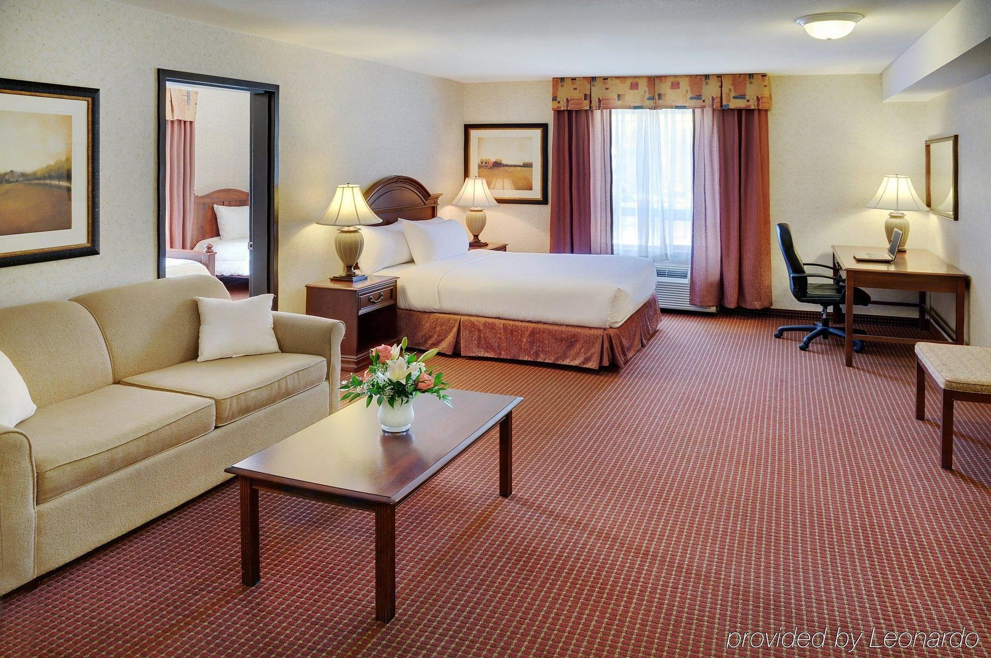 Pomeroy Inn And Suites Chetwynd Bagian luar foto