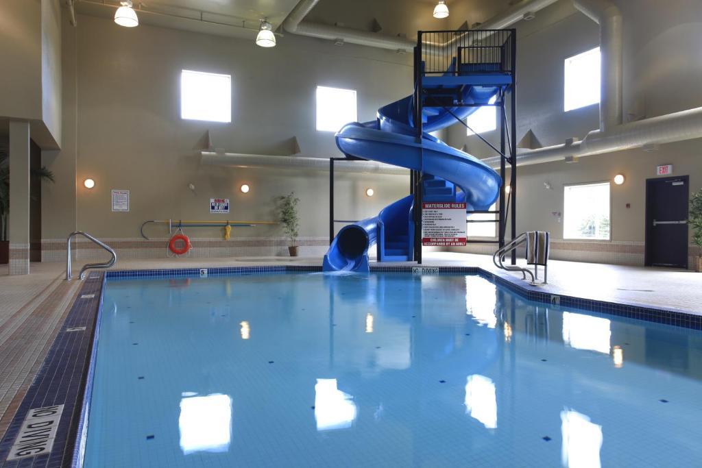 Pomeroy Inn And Suites Chetwynd Bagian luar foto