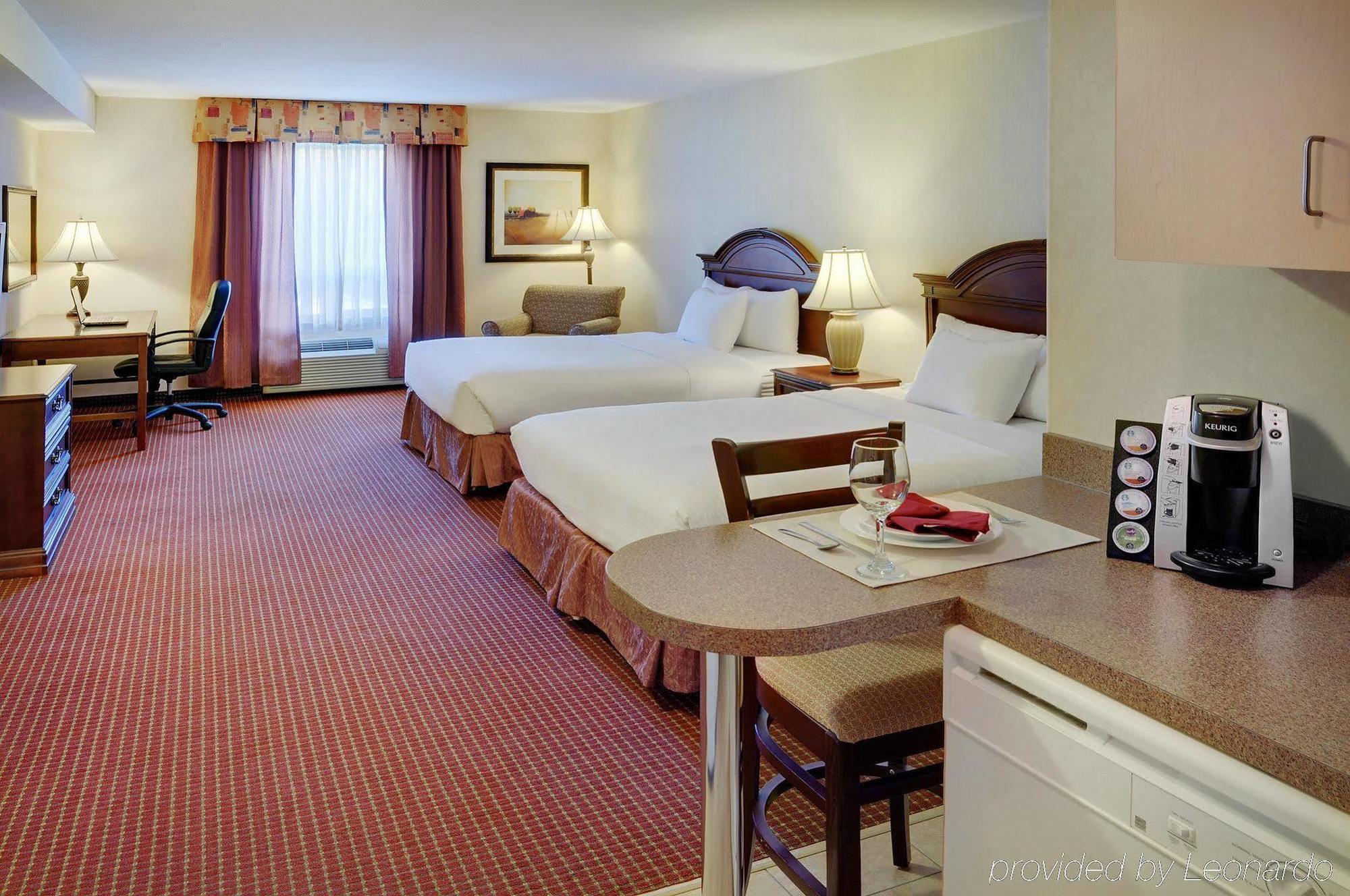 Pomeroy Inn And Suites Chetwynd Bagian luar foto