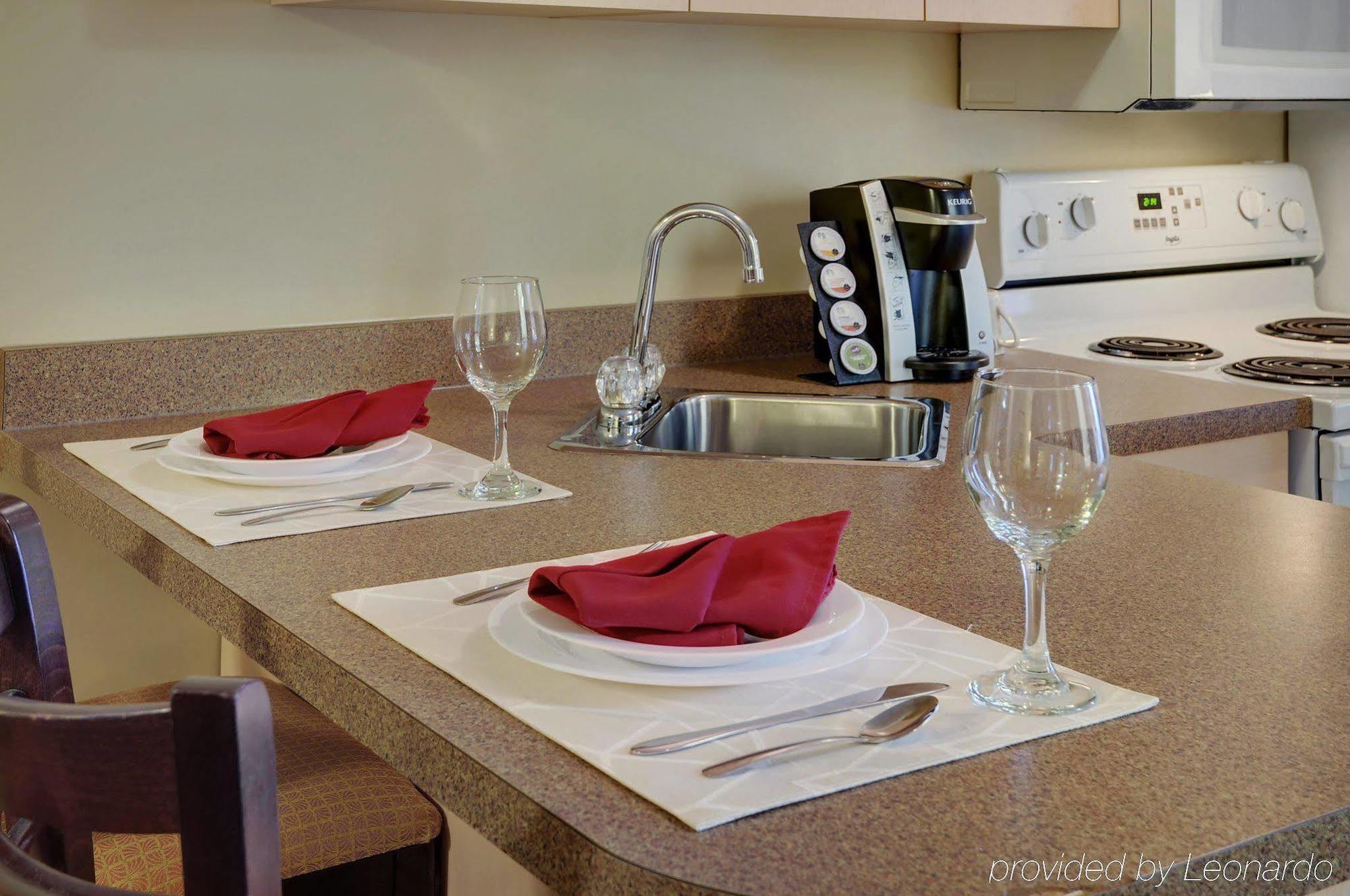 Pomeroy Inn And Suites Chetwynd Bagian luar foto