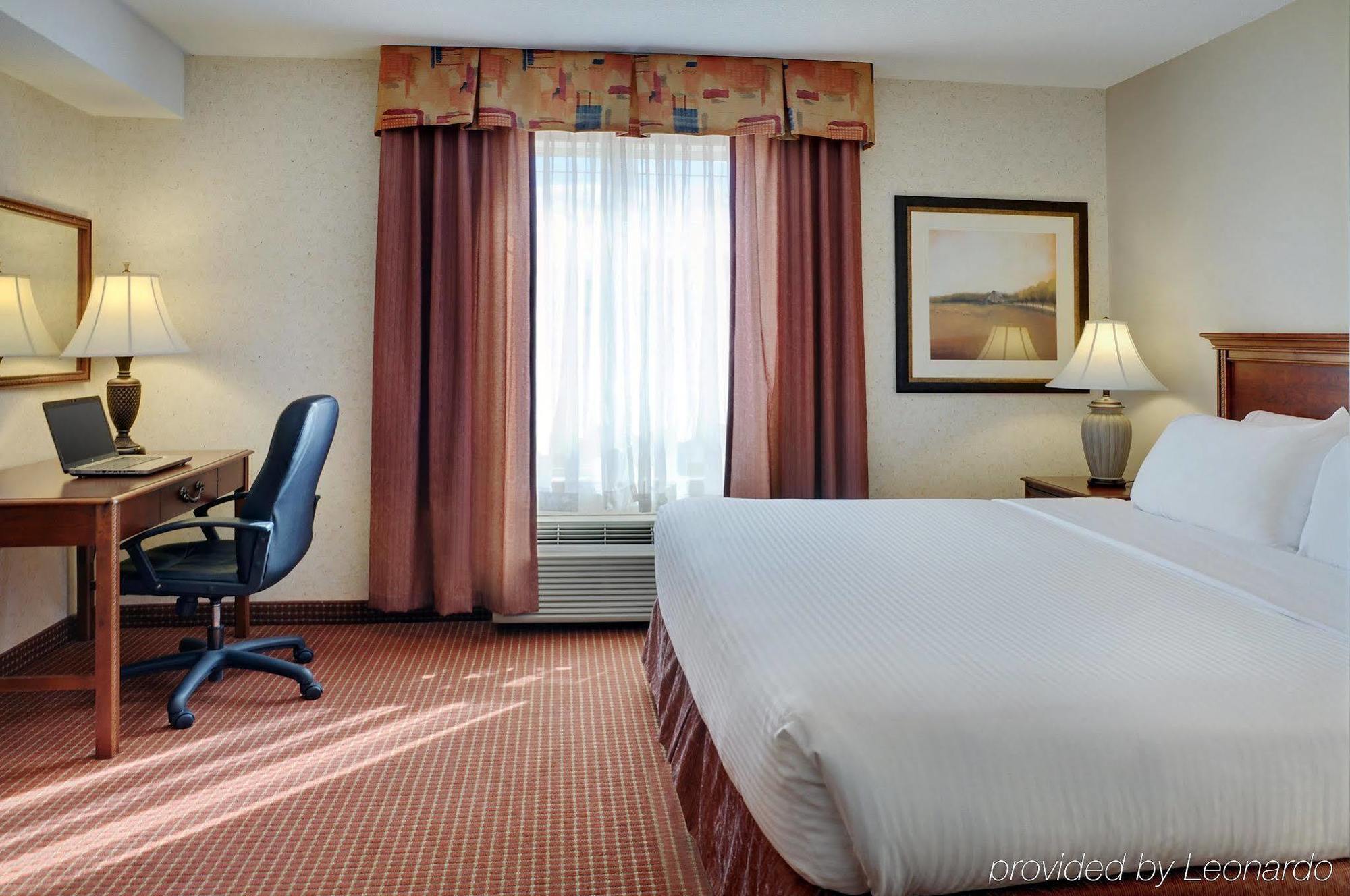 Pomeroy Inn And Suites Chetwynd Bagian luar foto