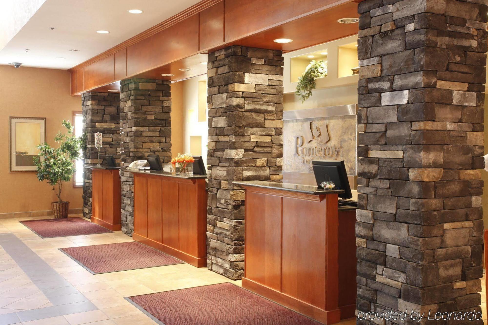 Pomeroy Inn And Suites Chetwynd Bagian luar foto