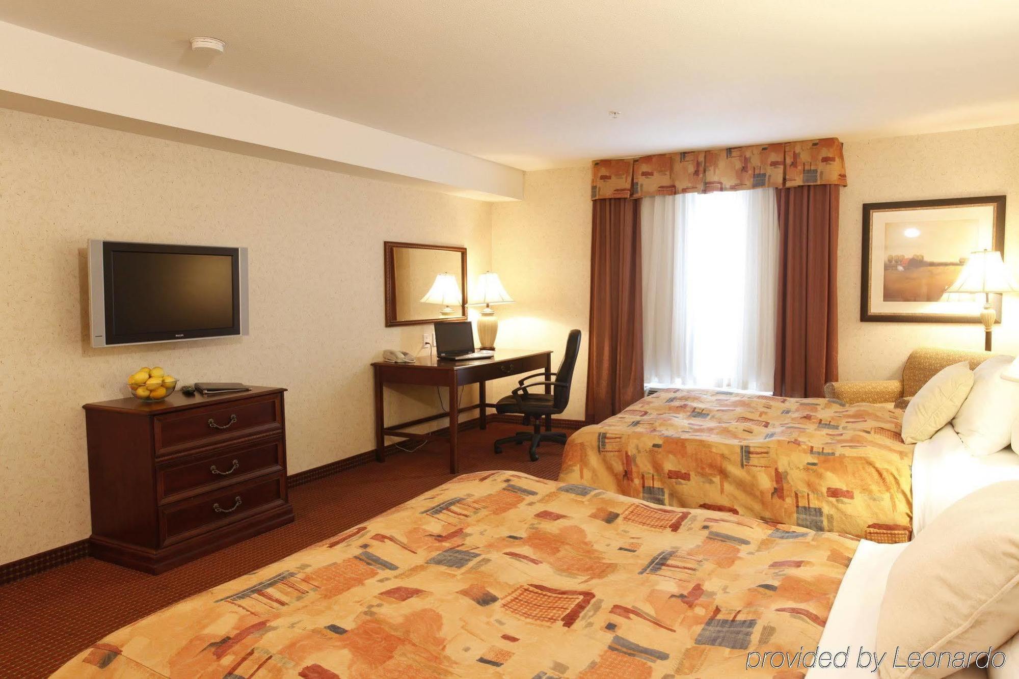 Pomeroy Inn And Suites Chetwynd Bagian luar foto