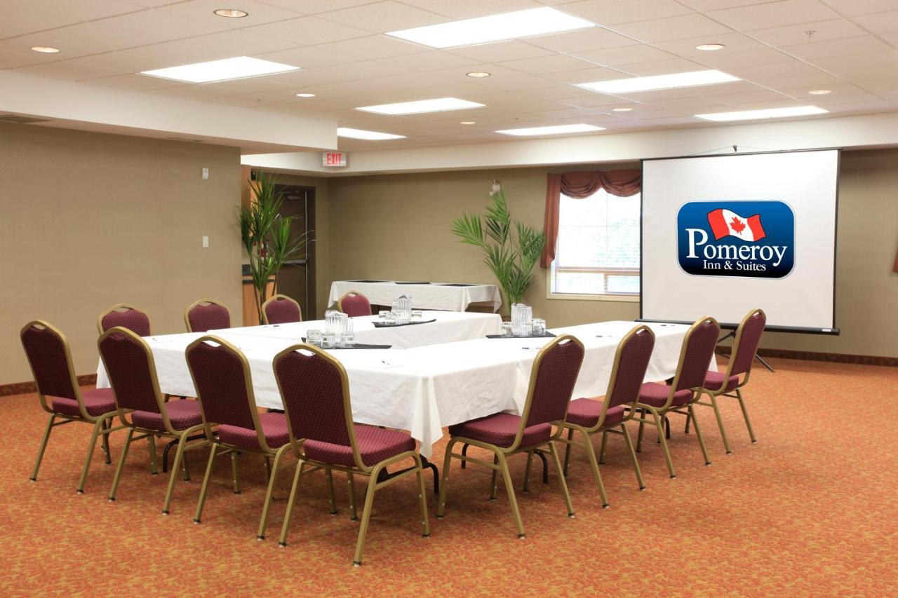 Pomeroy Inn And Suites Chetwynd Bagian luar foto