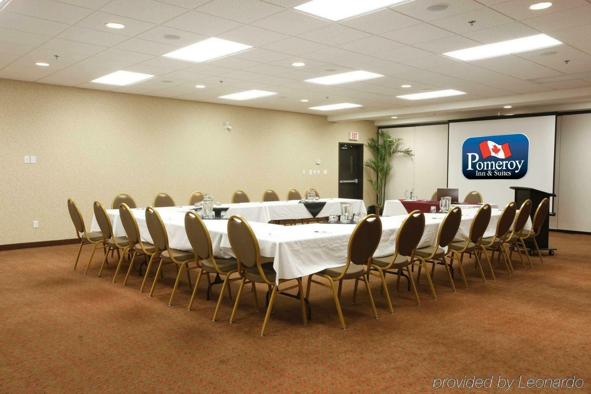 Pomeroy Inn And Suites Chetwynd Bagian luar foto